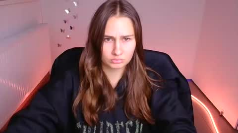 Snapshot of lora_kisses chatting on 10, 10, 2025 Lora online show from 10, 10, 2025