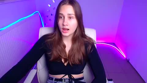 Snapshot of lora_kisses chatting on 20, 10, 2025 Lora online show from 20, 10, 2025