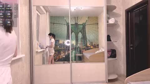 Olivia online show from 12, 11, 2025