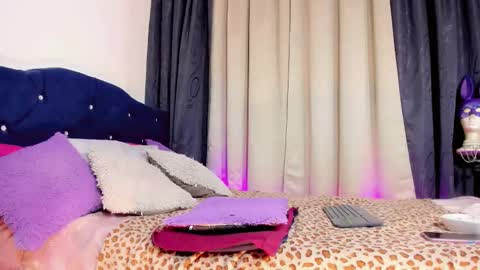 lesly lorena online show from 3, 10, 2025