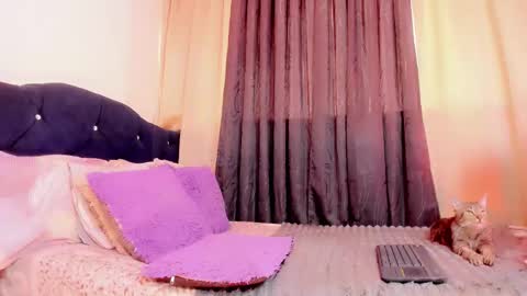 lesly lorena online show from 4, 3, 2026