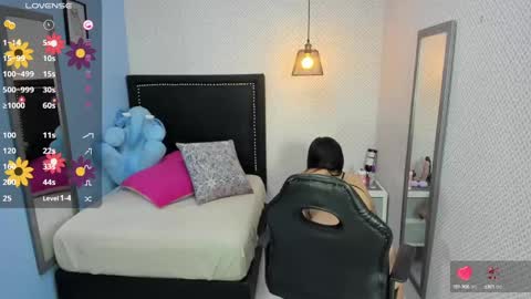 lorenadavies online show from 5, 2, 2025