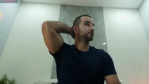 Snapshot of lorenzo_walker_ chatting on 29, 5, 2026 L O R E N Z O Thumbs Up help online show from 29, 5, 2026