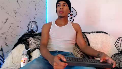 Lorian Vikel  online show from 5, 10, 2025