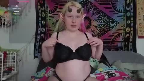 Lori Critter online show from 9, 5, 2026