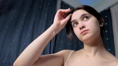 Nicole online show from 12, 4, 2026