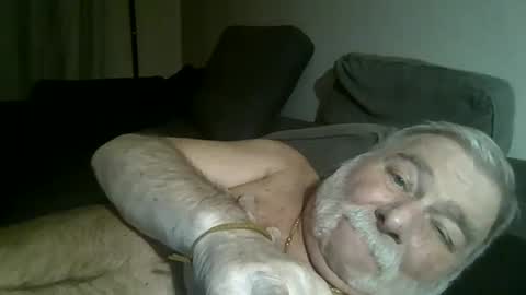 Snapshot of louis_chokdee chatting on 2, 1, 2025 louis_chokdee online show from 2, 1, 2025