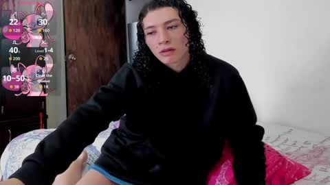 Snapshot of louise_22cm chatting on 23, 4, 2026 Mi lu online show from 23, 4, 2026