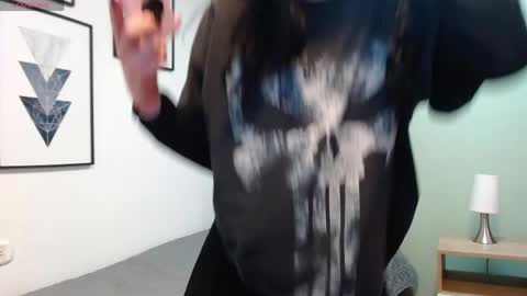 Snapshot of lourdes_metal chatting on 15, 4, 2026 Lou online show from 15, 4, 2026