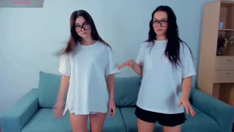 Snapshot of louriezita chatting on 9, 10, 2025 Brook and Del online show from 9, 10, 2025