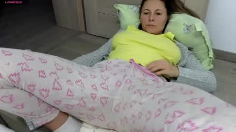 jessmy pleasure is in your hands s online show from 15, 12, 2024