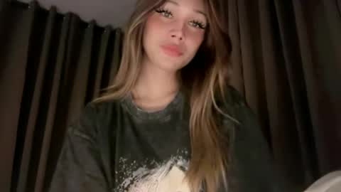 Snapshot of love_me_harderxx chatting on 12, 4, 2026 kissme online show from 12, 4, 2026