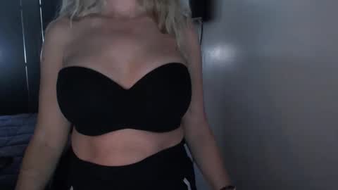 LoVe On  online show from 7, 4, 2026