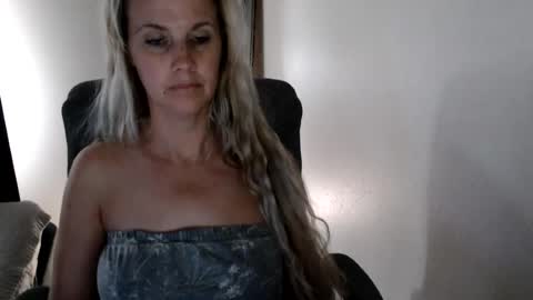 Snapshot of love_on_ chatting on 6, 7, 2026 LoVe On online show from 6, 7, 2026