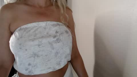 Snapshot of love_on_ chatting on 9, 7, 2026 LoVe On online show from 9, 7, 2026