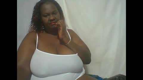 Snapshot of lovebigmelon chatting on 12, 10, 2025 Lynn online show from 12, 10, 2025