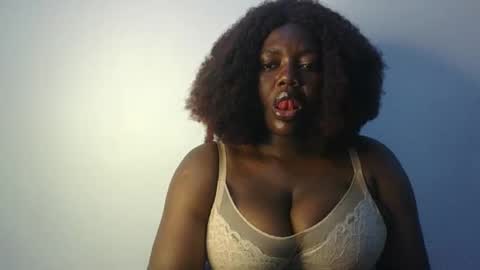 Snapshot of lovecumsluttie chatting on 21, 9, 2025 mila online show from 21, 9, 2025