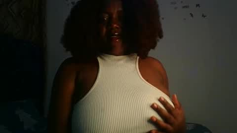 Snapshot of lovecumsluttie chatting on 3, 10, 2025 mila online show from 3, 10, 2025