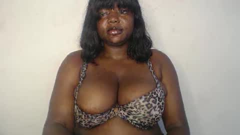 Snapshot of lovecumsluttie chatting on 5, 10, 2025 mila online show from 5, 10, 2025