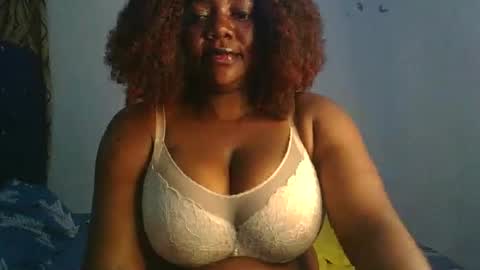 Snapshot of lovecumsluttie chatting on 9, 10, 2025 mila online show from 9, 10, 2025