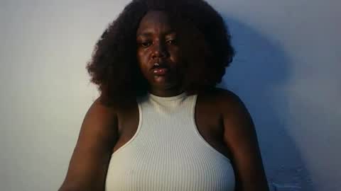 Snapshot of lovecumsluttie chatting on 11, 10, 2025 mila online show from 11, 10, 2025