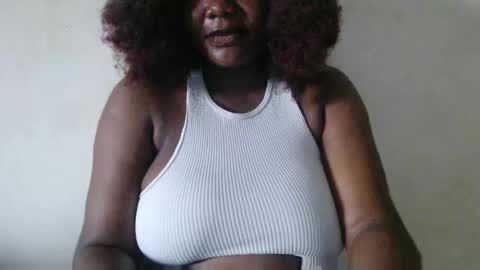 Snapshot of lovecumsluttie chatting on 13, 10, 2025 mila online show from 13, 10, 2025