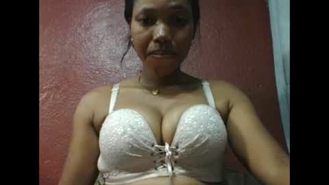 Snapshot of loveinlife750427 chatting on 12, 2, 2026 loveinlife750427 online show from 12, 2, 2026