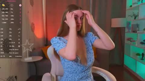 Snapshot of lovellalipss chatting on 18, 5, 2026 Laura online show from 18, 5, 2026