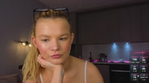 Snapshot of lovely_babyy chatting on 12, 6, 2026 Jenny online show from 12, 6, 2026