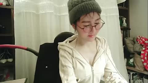 Snapshot of lovely_dana chatting on 5, 1, 2025 DANA KIM online show from 5, 1, 2025