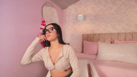 lovely_julls online show from 12, 2, 2026