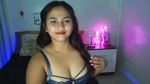 Snapshot of lovely_pinayxoxo chatting on 25, 9, 2025 JESSA online show from 25, 9, 2025
