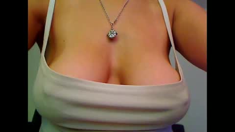 Snapshot of lovelyannasq chatting on 17, 11, 2025 LovelyAnnaSQ online show from 17, 11, 2025