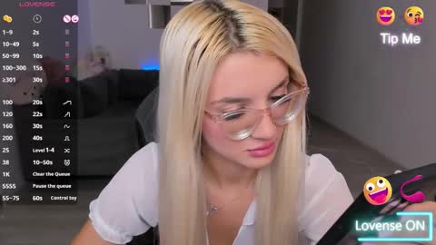 Snapshot of lovelybianca_ chatting on 17, 10, 2025 lovelybianca_ online show from 17, 10, 2025