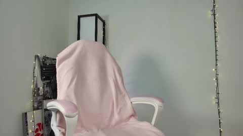 lovelycaroll online show from 28, 2, 2025