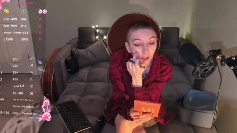 lovelylittlelucyy online show from 25, 1, 2025