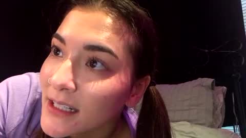 Queen Aria  online show from 1, 1, 2025