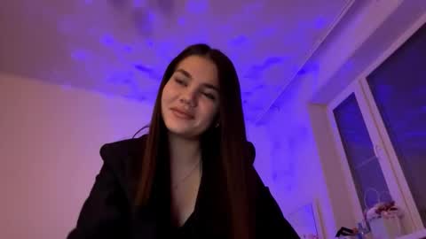 Snapshot of lovelyy_lovely chatting on 8, 11, 2025 Kalie online show from 8, 11, 2025