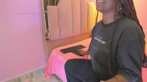 L O V E  online show from 28, 11, 2025