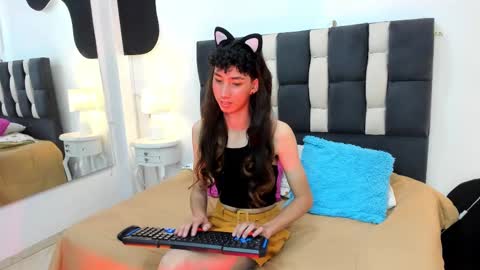 loverisu online show from 1, 3, 2025