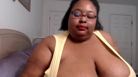 Snapshot of loves_aura chatting on 7, 12, 2024 Alyson online show from 7, 12, 2024