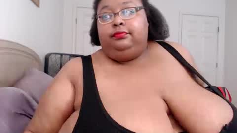 Snapshot of loves_aura chatting on 12, 5, 2026 Alyson online show from 12, 5, 2026