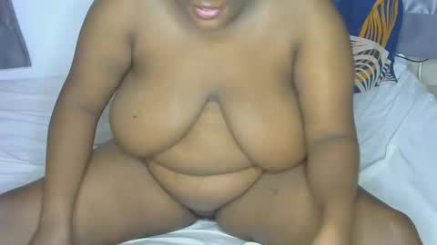 Snapshot of loveytiana chatting on 5, 2, 2026 loveytiana online show from 5, 2, 2026