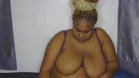 Snapshot of loveytiana chatting on 24, 2, 2026 loveytiana online show from 24, 2, 2026