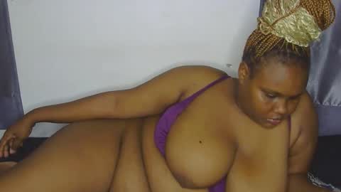 Snapshot of loveytiana chatting on 25, 2, 2026 loveytiana online show from 25, 2, 2026
