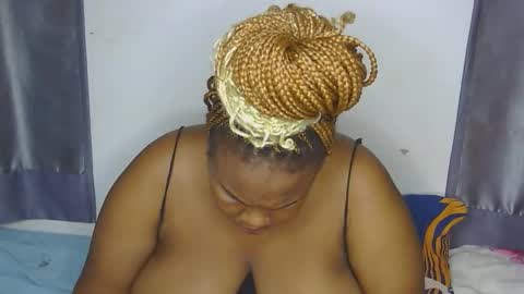 Snapshot of loveytiana chatting on 2, 3, 2026 loveytiana online show from 2, 3, 2026