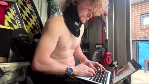 lowkey42011 online show from 21, 10, 2025