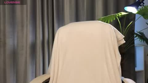 Snapshot of lowkeywild_ chatting on 5, 7, 2026 lowkeywild_ online show from 5, 7, 2026