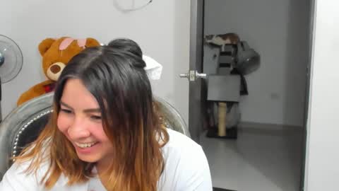 luara__01__lecat_1 online show from 12, 11, 2025