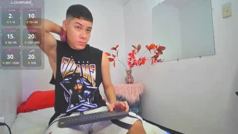 Snapshot of lucastorrez01 chatting on 29, 11, 2025 LUCAS TORREZ online show from 29, 11, 2025